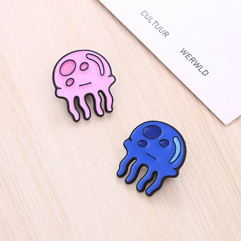 Kawaii Jellyfish Metal Badges Blue Pink Cartoon Jellyfish Animal Brooches Clothing Bag Shirt Ornaments