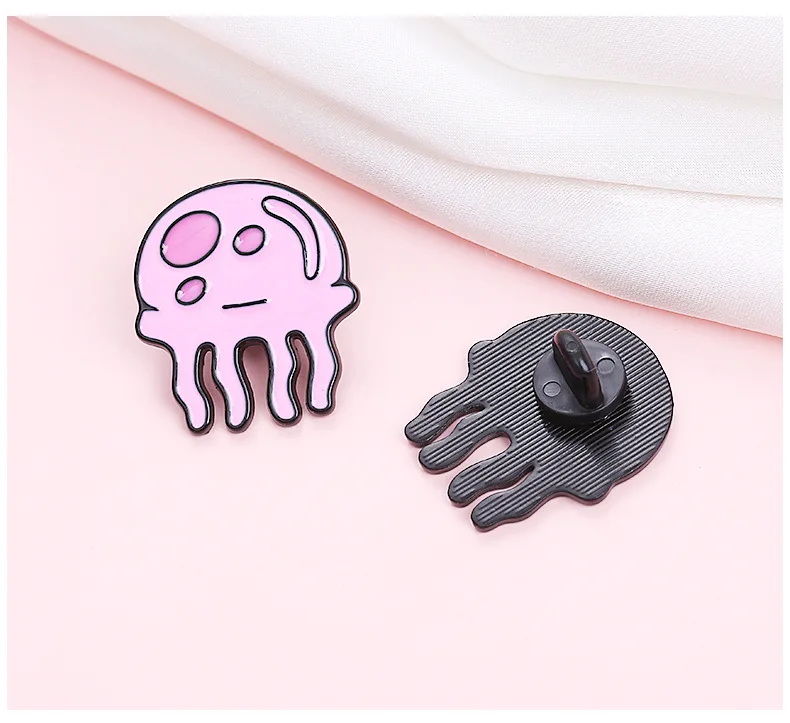 Kawaii Jellyfish Metal Badges Blue Pink Cartoon Jellyfish Animal Brooches Clothing Bag Shirt Ornaments