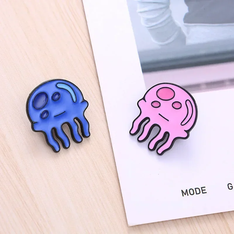 Kawaii Jellyfish Metal Badges Blue Pink Cartoon Jellyfish Animal Brooches Clothing Bag Shirt Ornaments